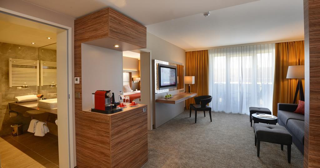 Best Western Plus Delta Park Hotel MHG Dış mekan fotoğraf